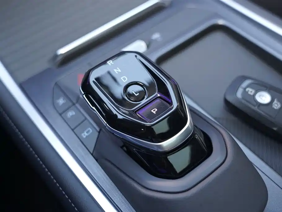 Ford Edge 2025 — фото 17