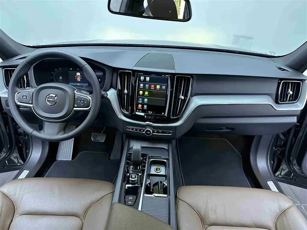 Volvo XC60 2022 — фото 12