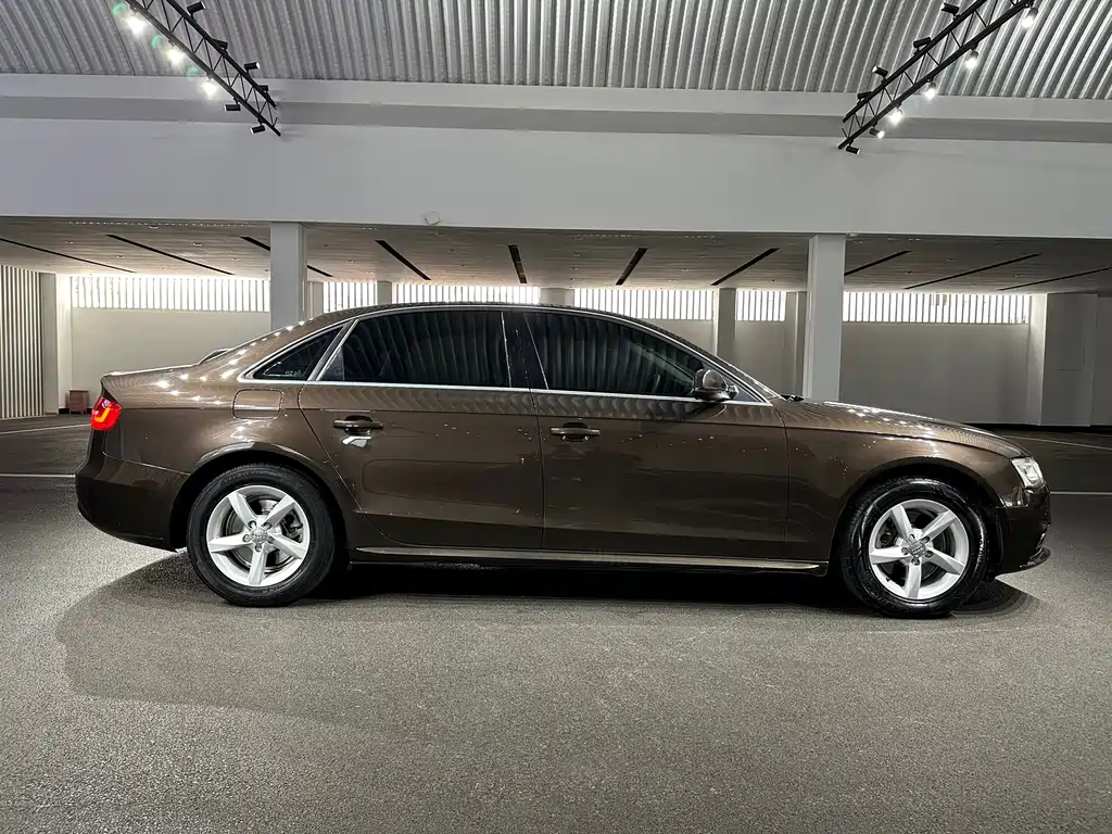 Audi A4L 2015