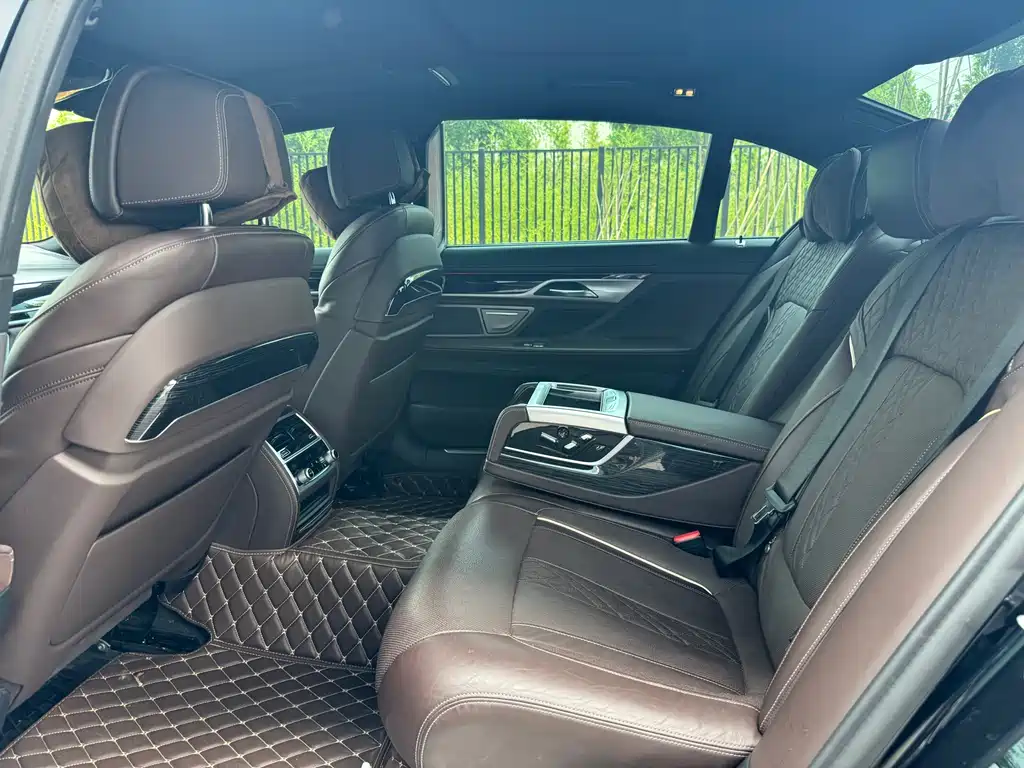BMW 7 Series 2020 — фото 15