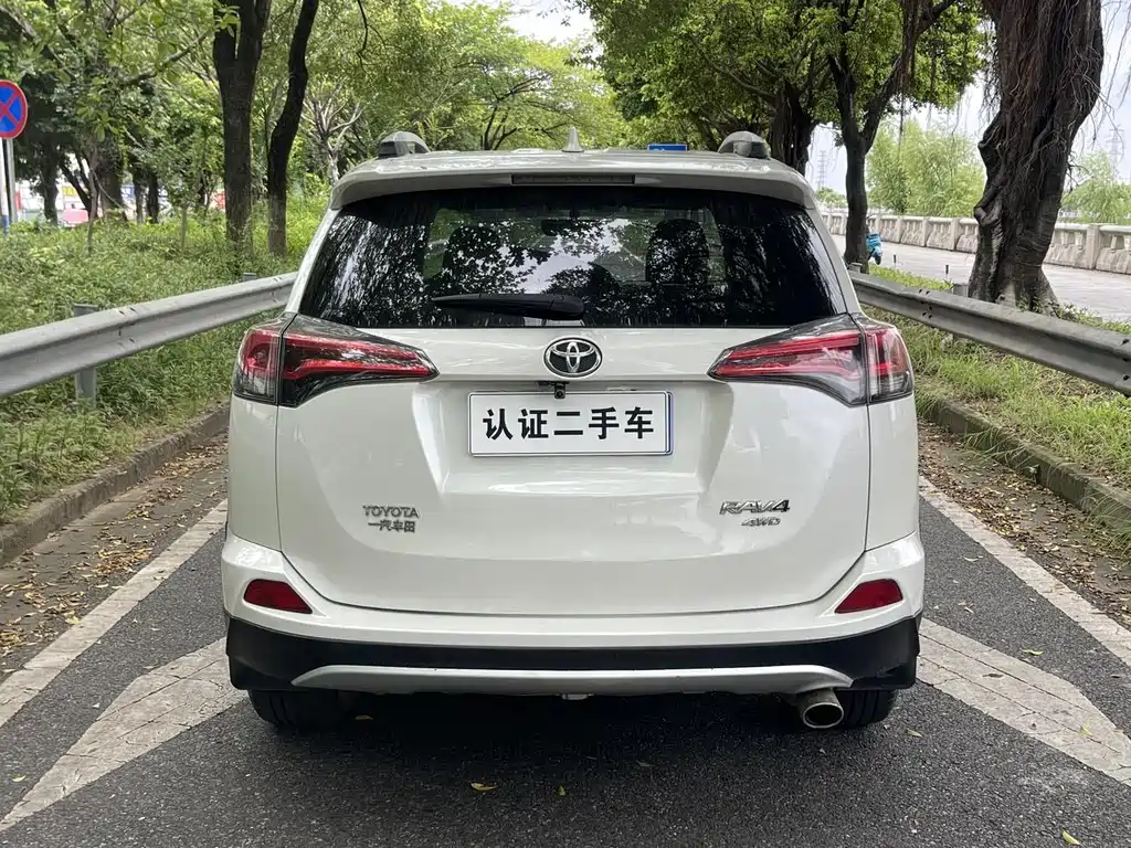 Toyota RAV4 2016 — фото 3