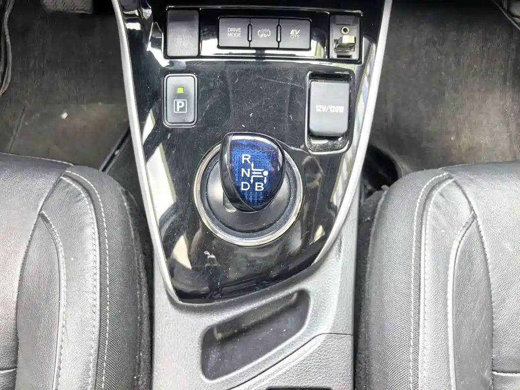 Toyota Corolla Hybrid 2019 — фото 12