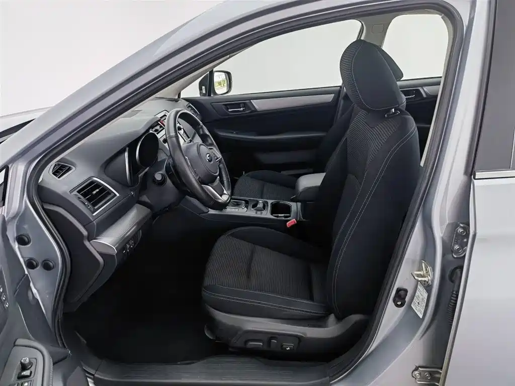 Subaru Legacy 2020 — фото 10