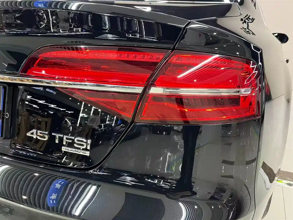 Audi A8 2017 — фото 15