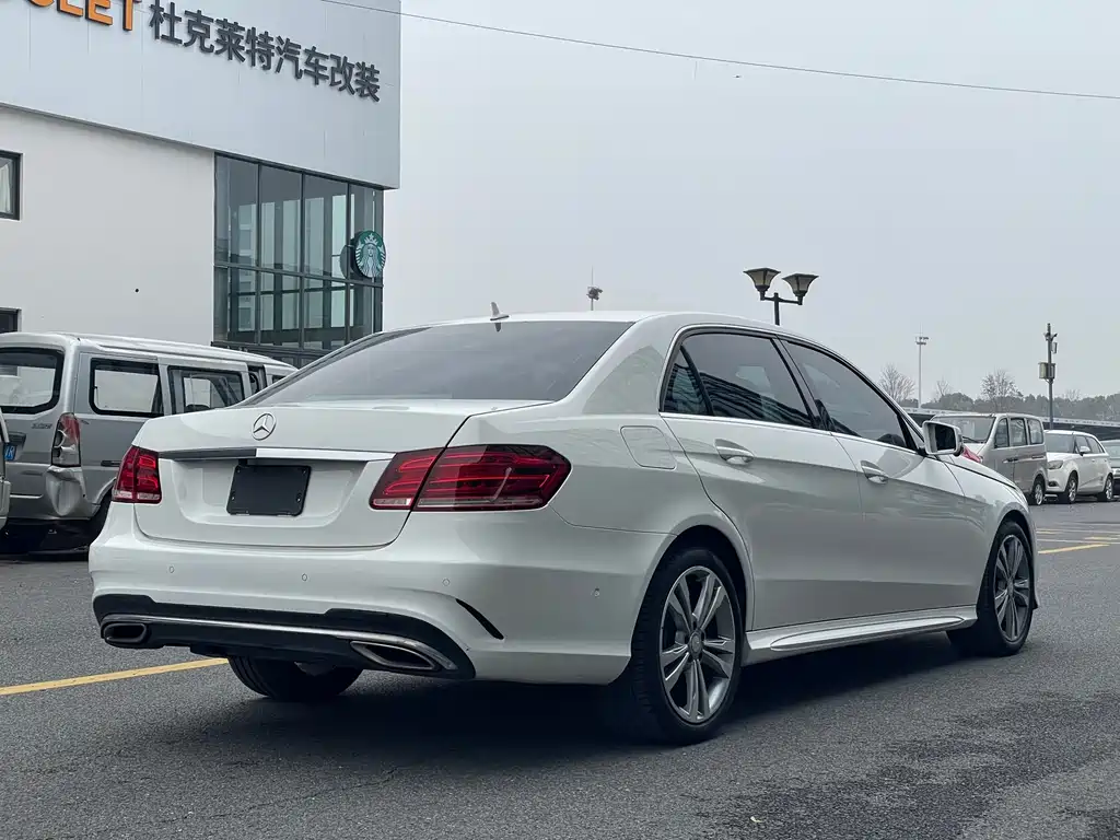 Mercedes-Benz E-Class 2015 — фото 18