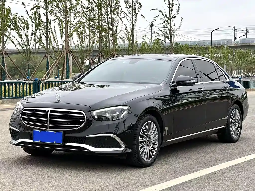 Mercedes-Benz E-Class 2023 — фото 1