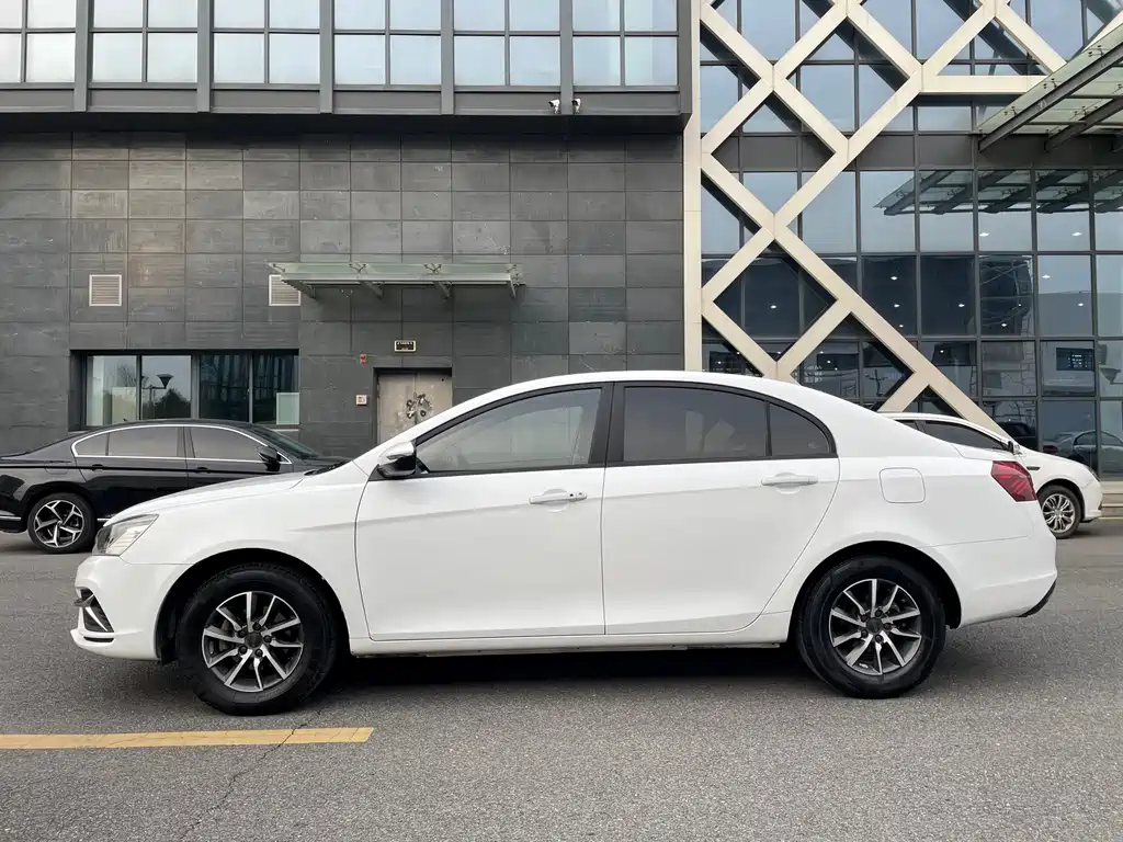 Geely Emgrand 2020 — фото 5