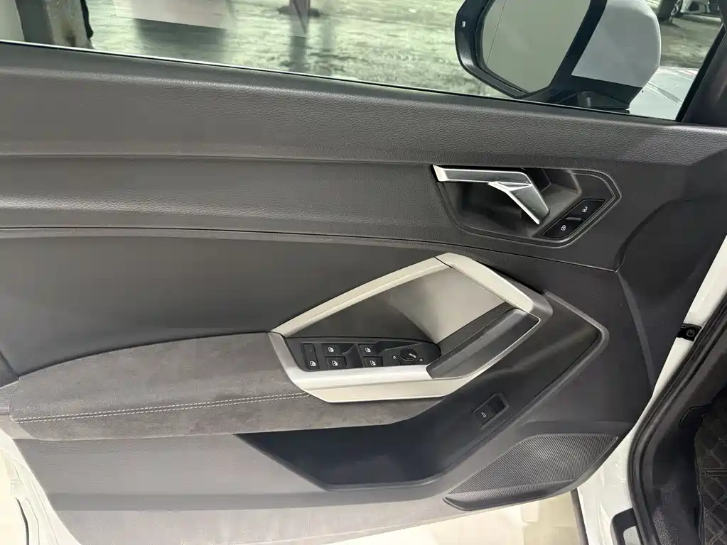 Audi Q3 2023 — фото 11
