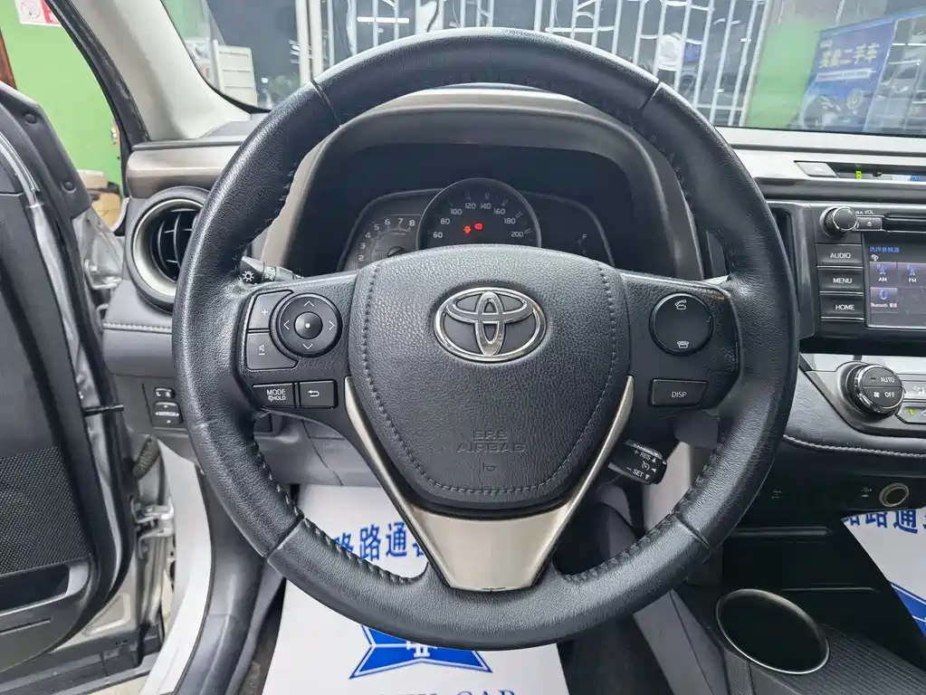 Toyota RAV4 2014 — фото 8