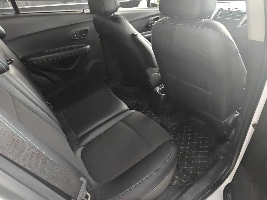 Chevrolet Trax 2015 — фото 11
