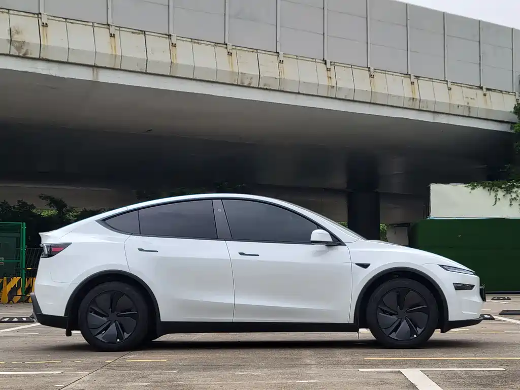 Tesla Model Y 2026 — фото 7