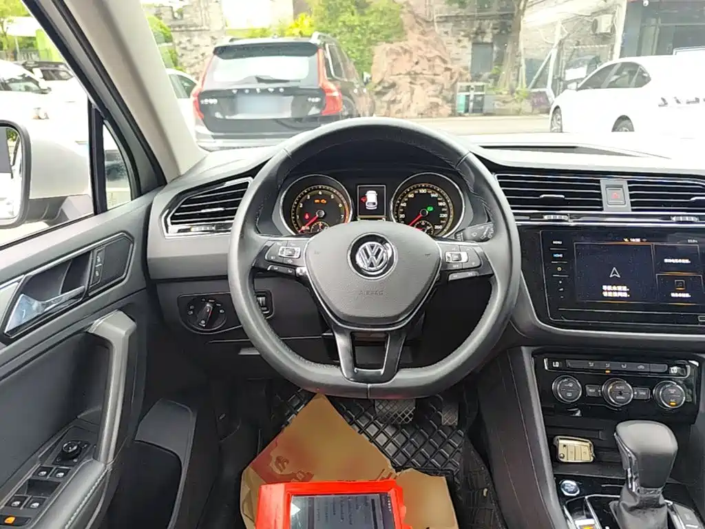 Volkswagen Tiguan L 2019 — фото 11