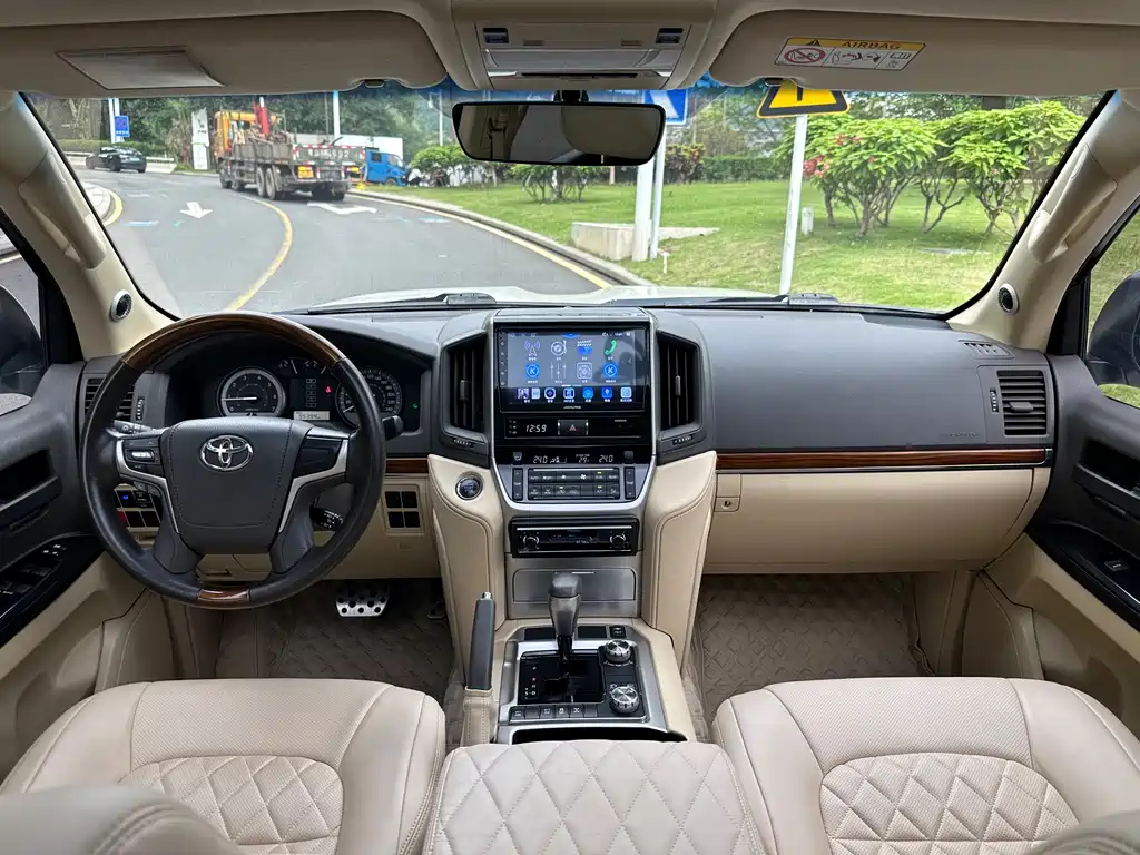 Toyota Land Cruiser 2018 — фото 8