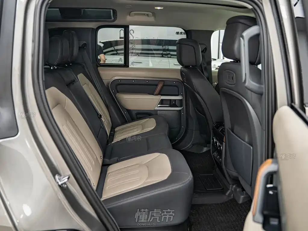 Land Rover Defender 2021 — фото 11