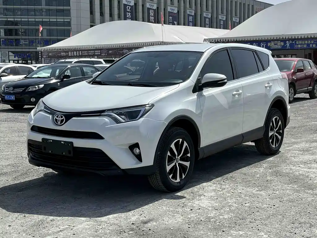 Toyota RAV4 2019 — фото 1