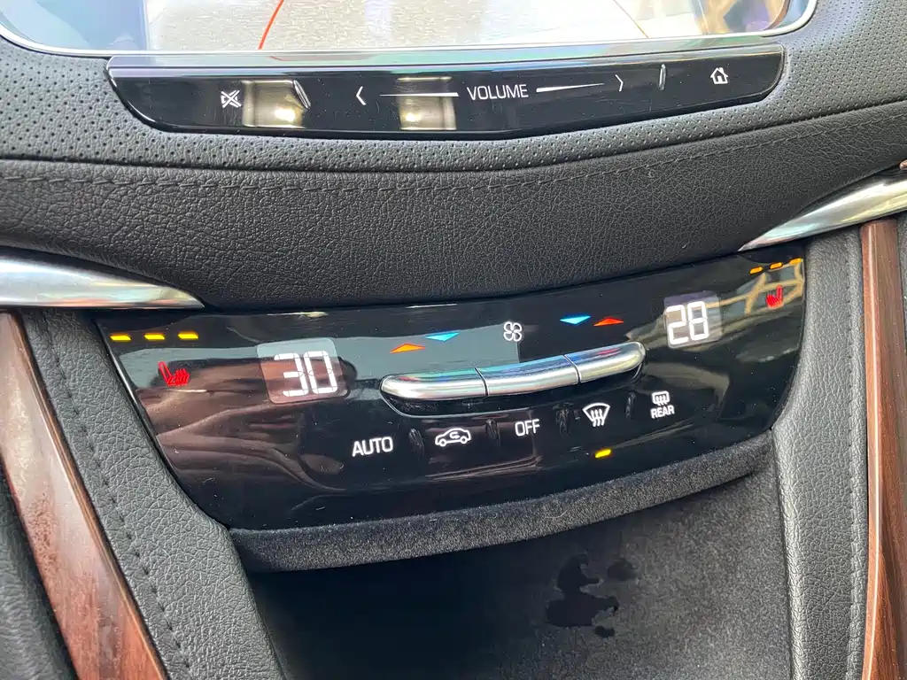 Cadillac XT5 2018 — фото 11
