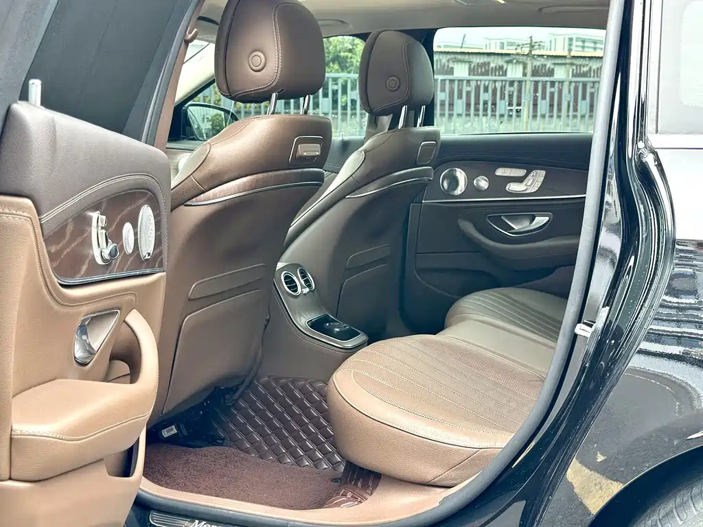 Mercedes-Benz E-Class 2021 — фото 11
