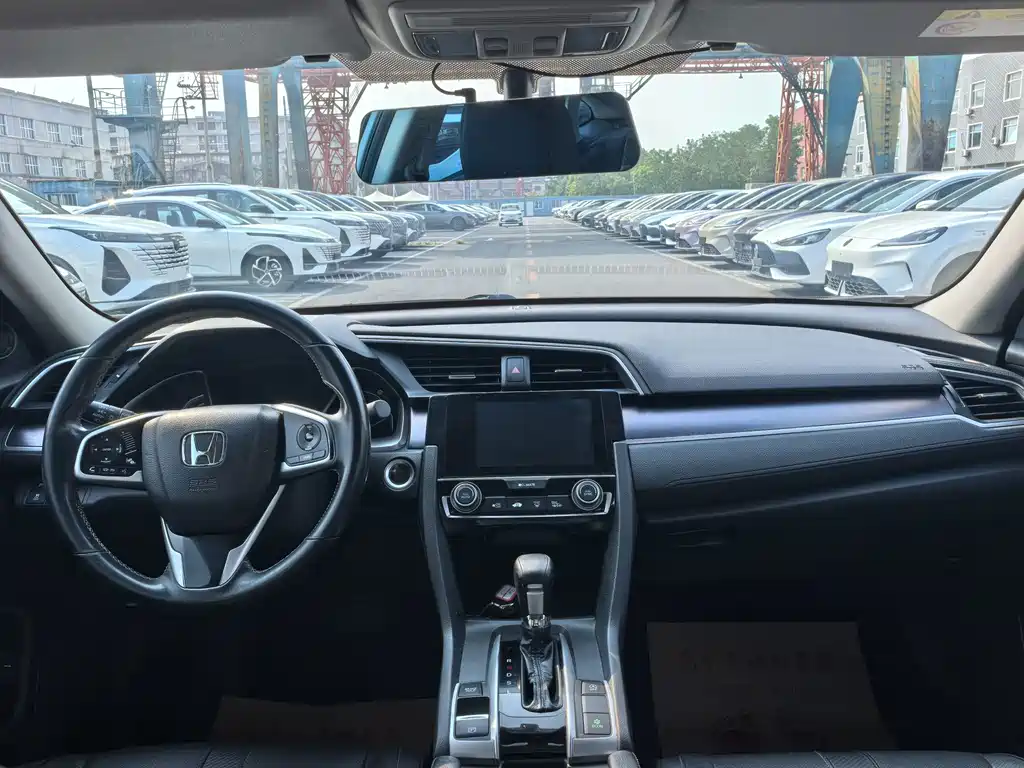 Honda Civic 2018 — фото 10
