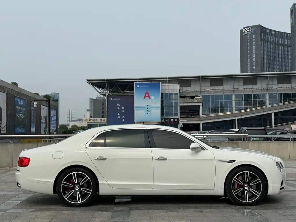 Bentley Flying Spur 2019 — фото 6