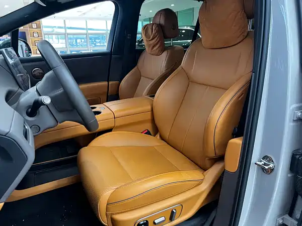 Li Auto i8 2025