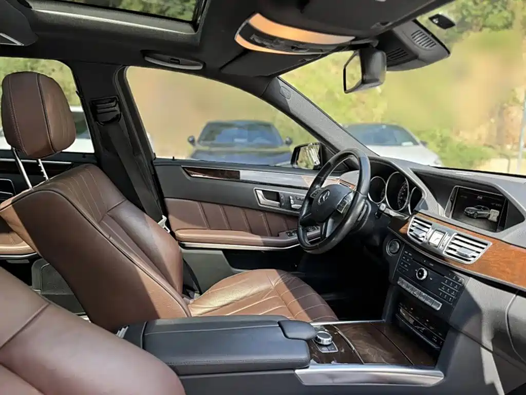 Mercedes-Benz E-Class 2015 — фото 18