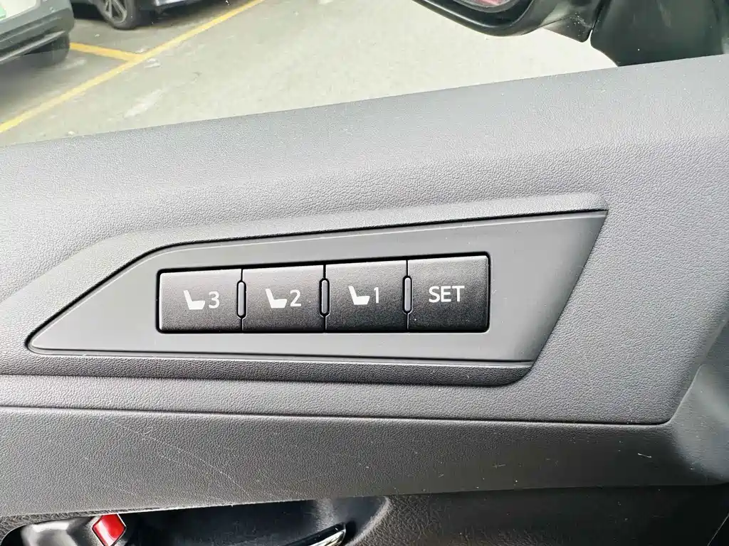Toyota Alphard 2023 — фото 25