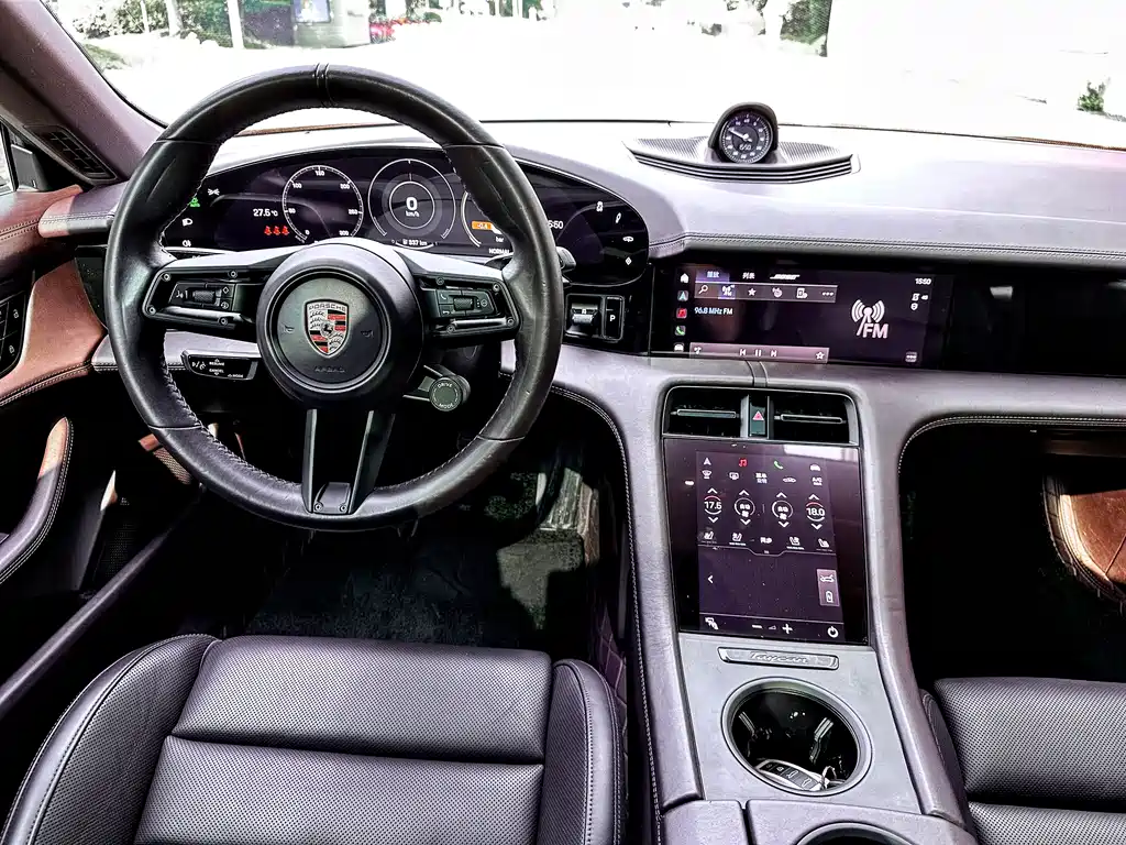 Porsche Taycan 2022 — фото 11