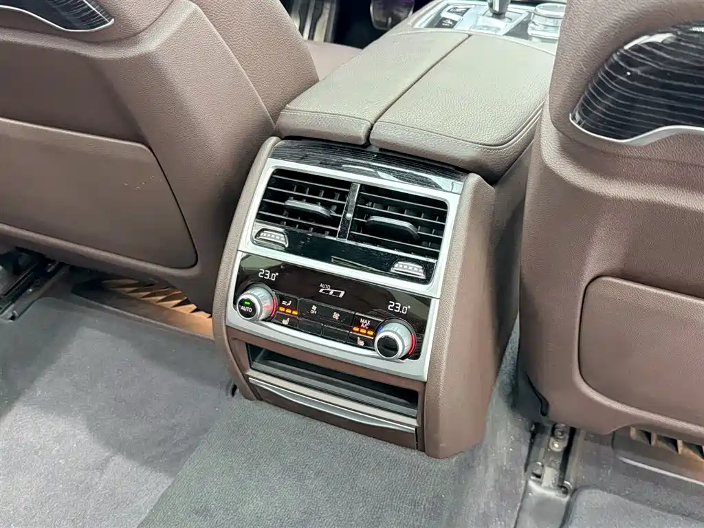 BMW 7 Series 2019 — фото 14