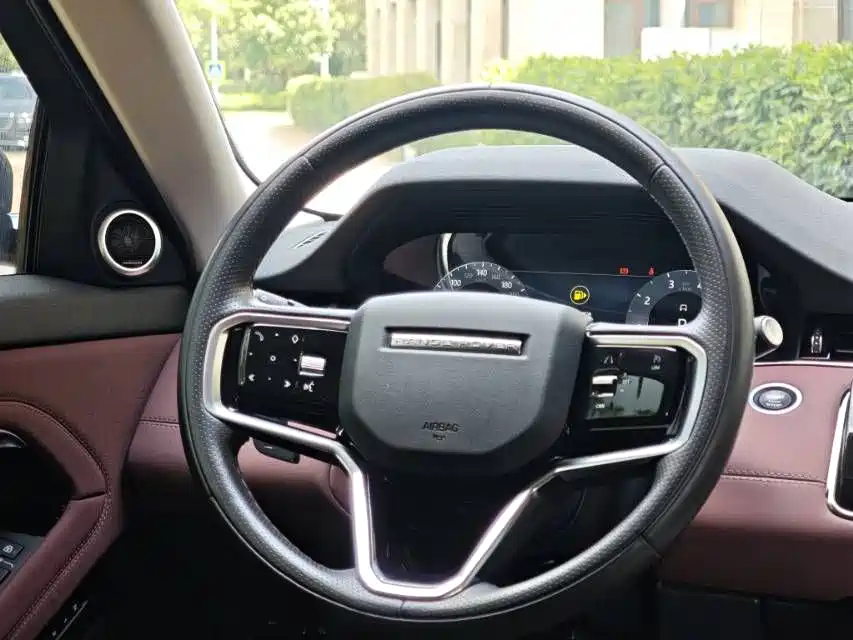 Land Rover Range Rover Evoque 2023 — фото 5