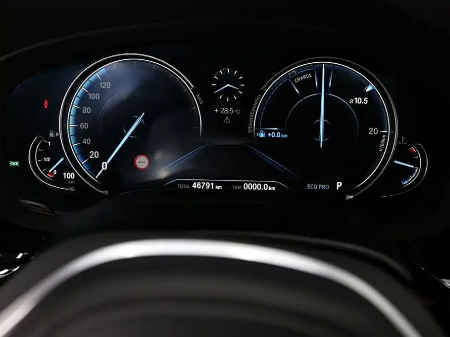 BMW 5 Series 2018 — фото 13