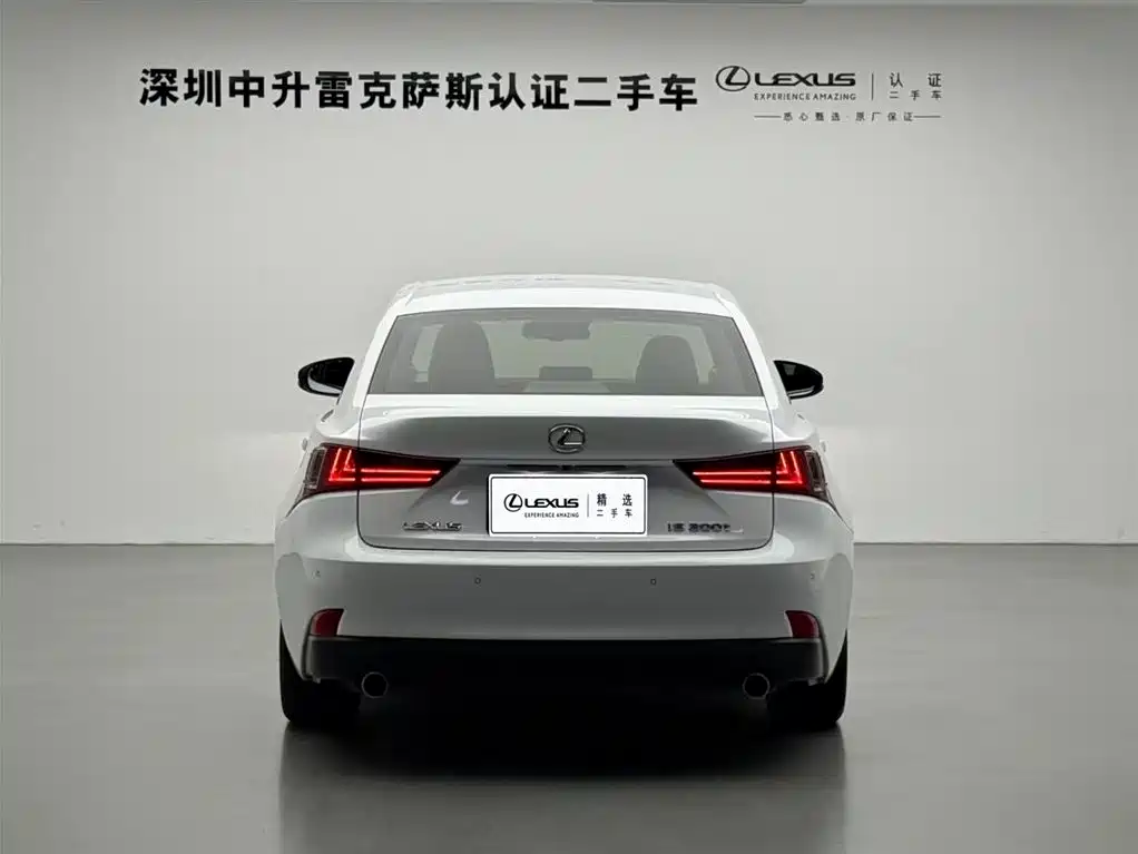Lexus IS 2016 — фото 17