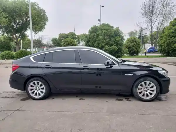 BMW 5 Series GT 2011