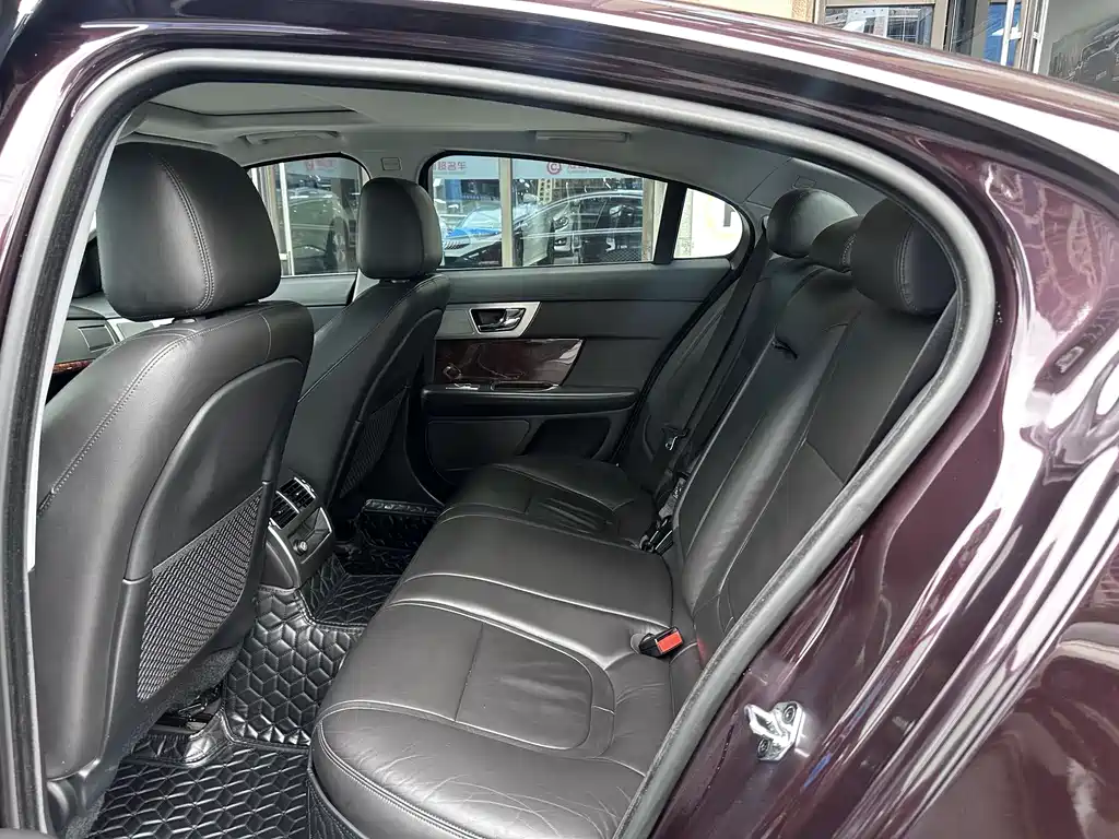 Jaguar XF 2014 — фото 15