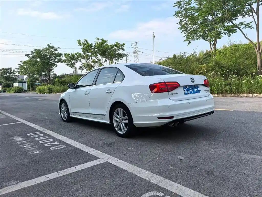 Volkswagen Sagitar 2019
