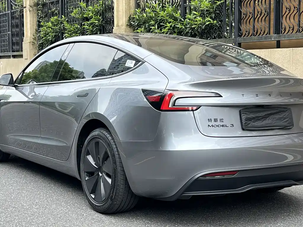 Tesla Model 3 2025 — фото 4