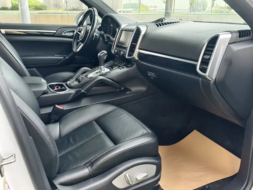 Porsche Cayenne 2016 — фото 10