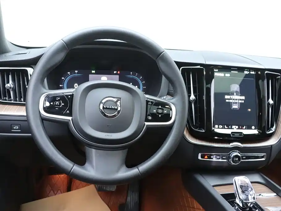 Volvo XC60 2024 — фото 27