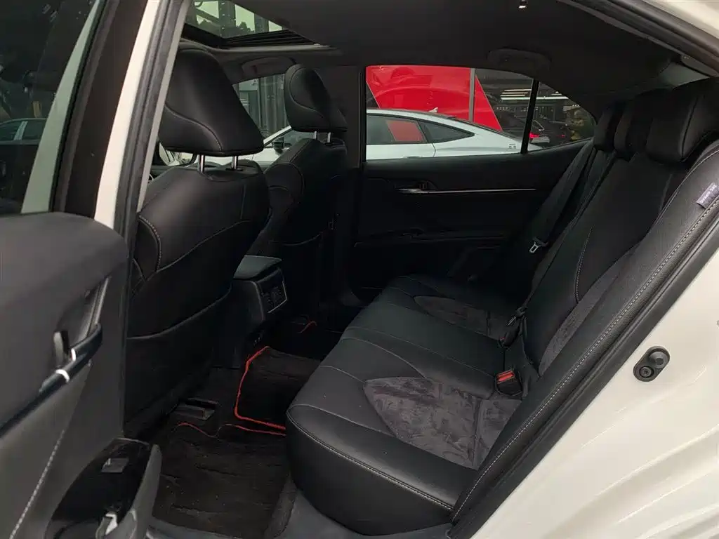 Toyota Camry 2022 — фото 11