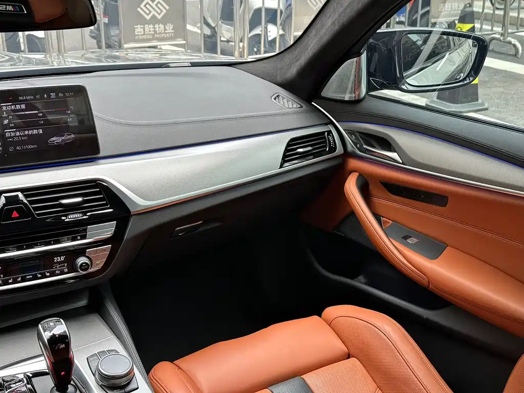 BMW M5 2022 — фото 13