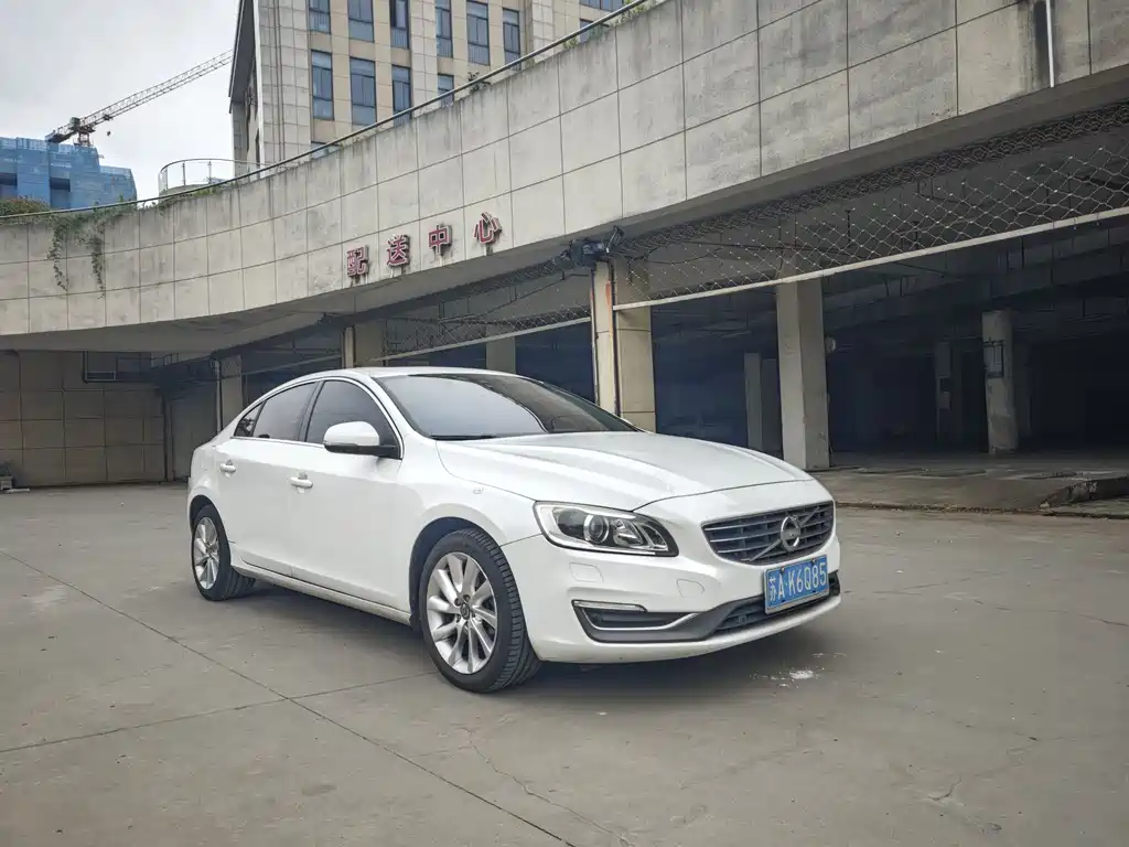 Volvo S60 2015 — фото 3