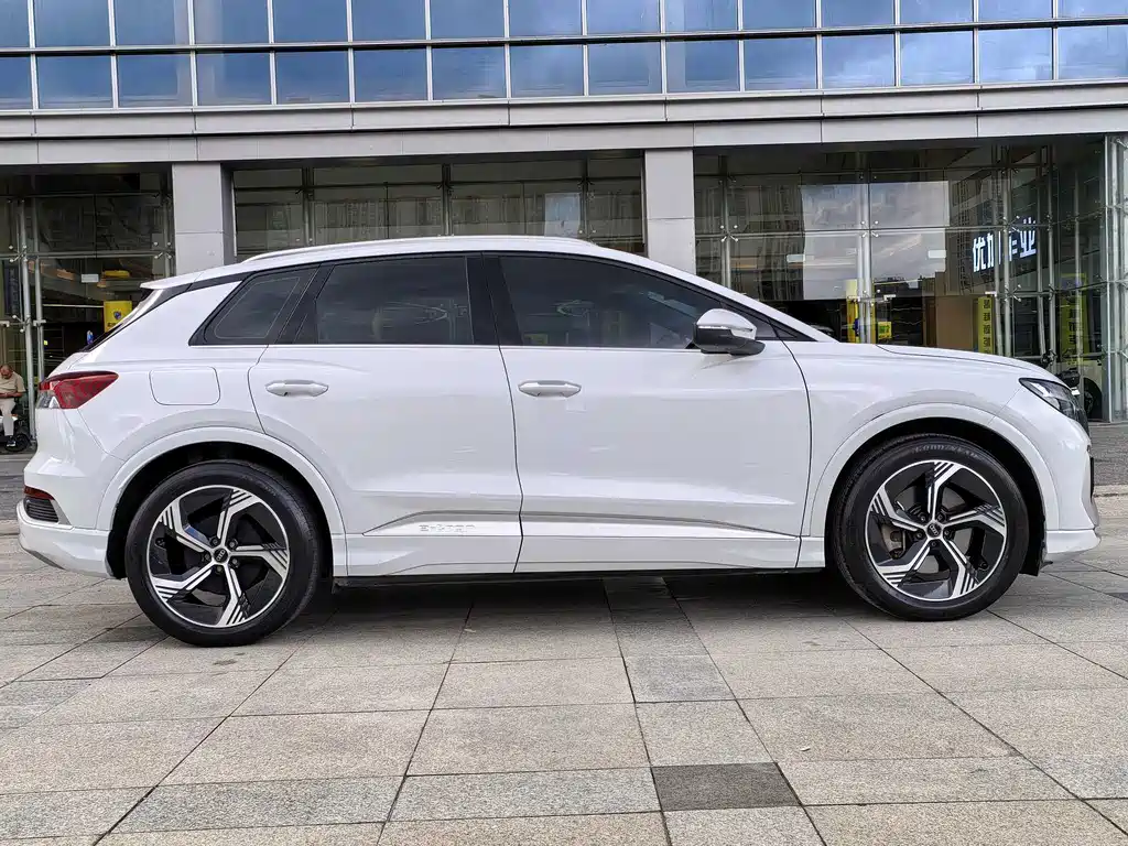 Audi Q4 E-Tron 2024 — фото 4