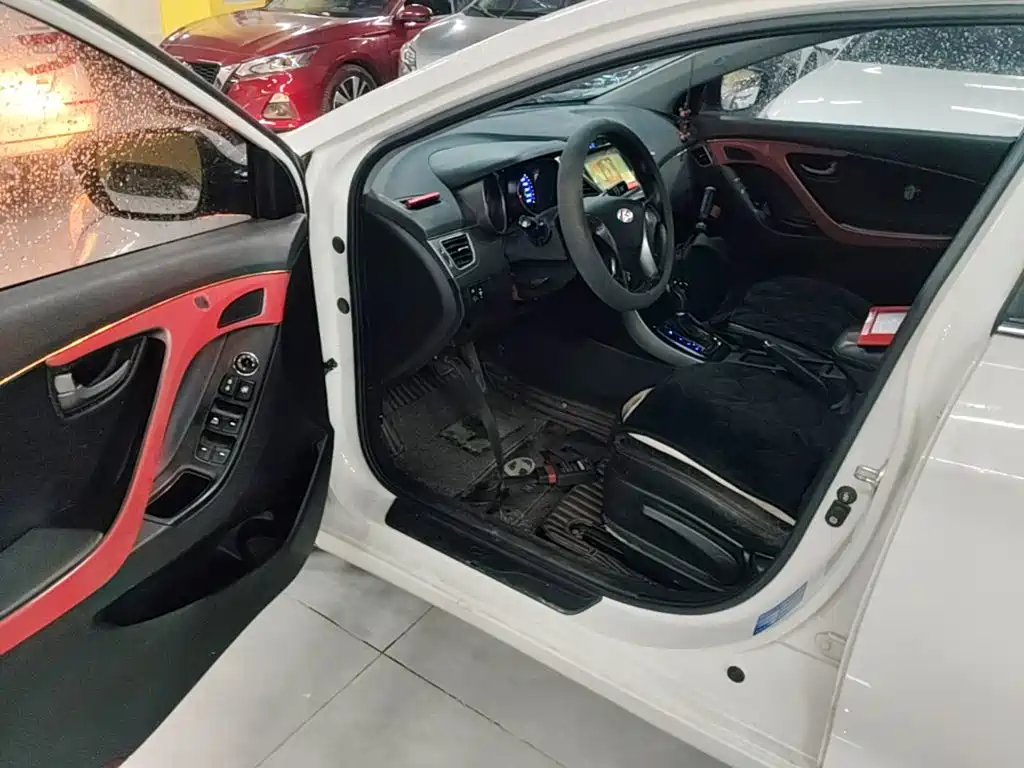 Hyundai Elantra Langdong 2016 — фото 16