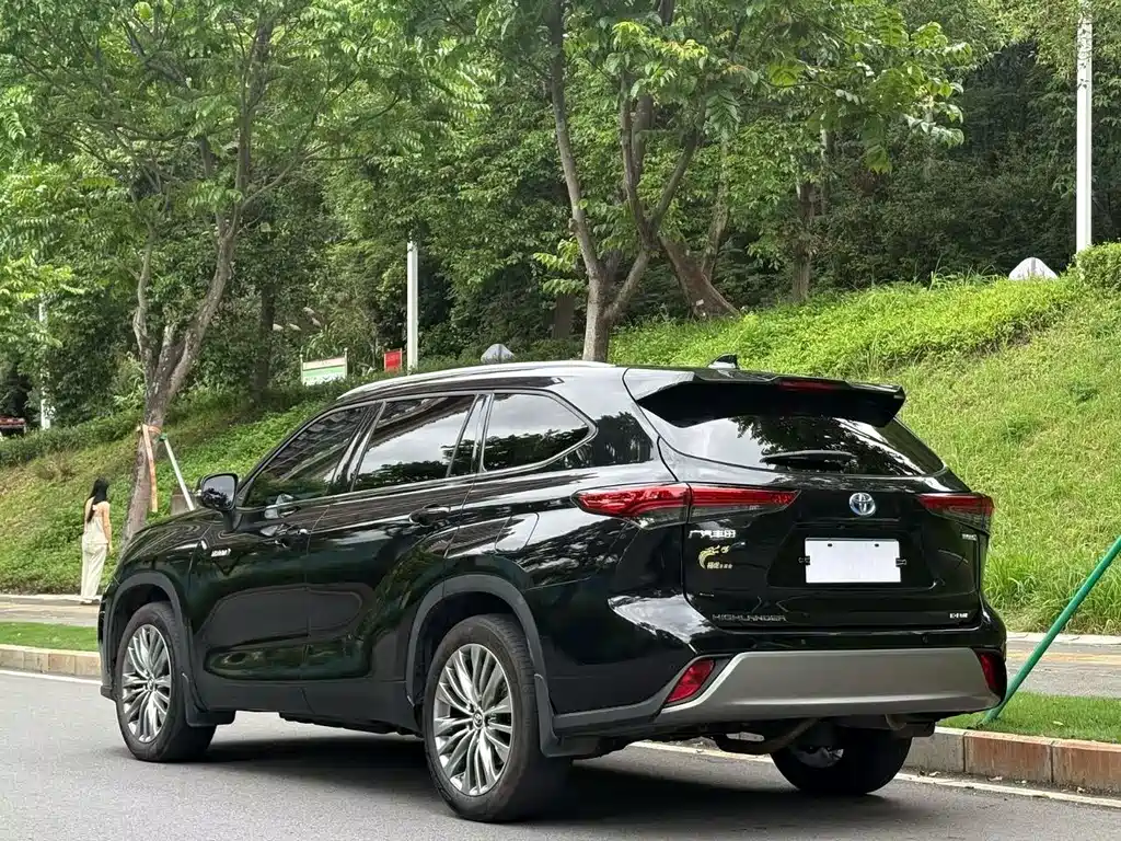 Toyota Highlander 2022 — фото 9