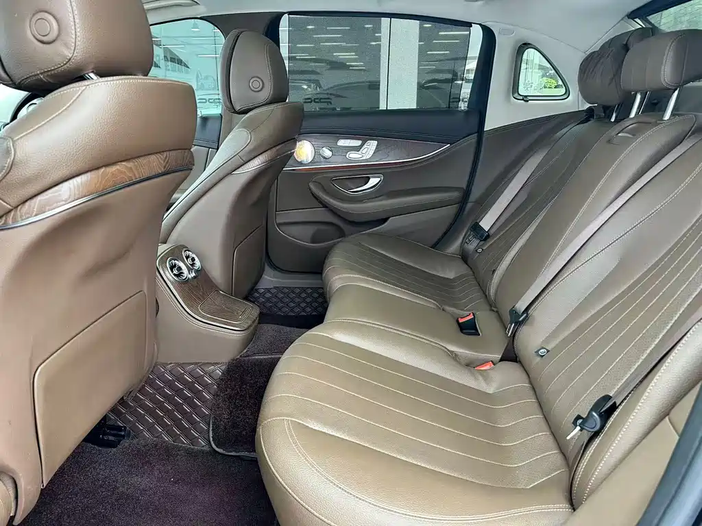 Mercedes-Benz E-Class 2022 — фото 10