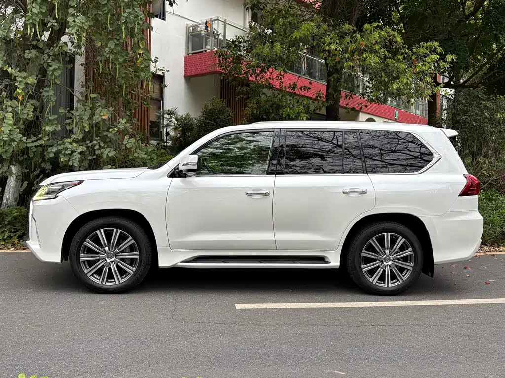 Lexus LX 2016 — фото 3