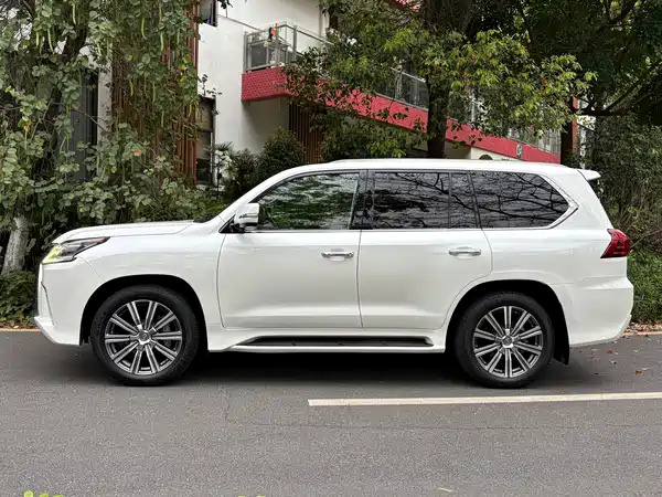 Lexus LX 2016