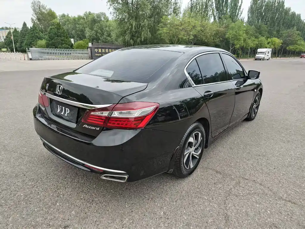 Honda Accord 2017 — фото 9
