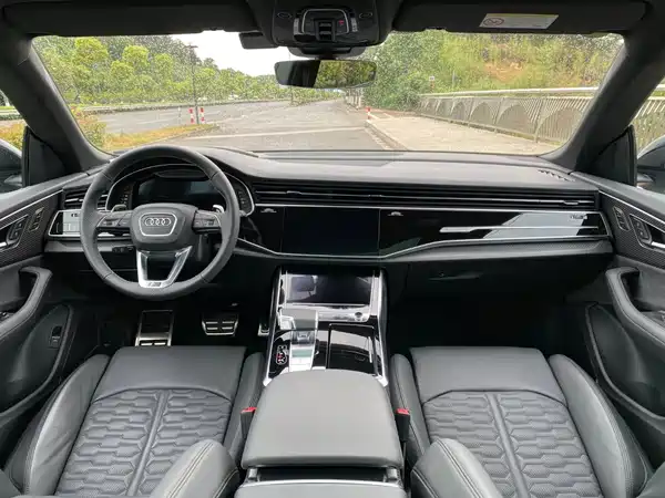 Audi RS Q8 2025