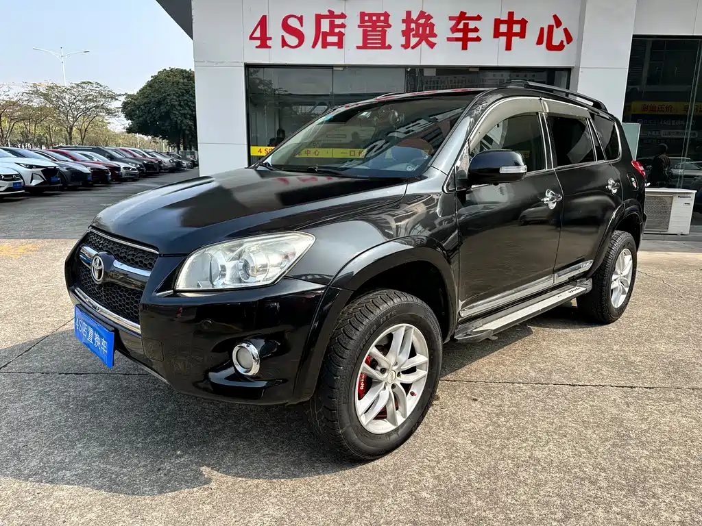 Toyota RAV4 2012 — фото 1