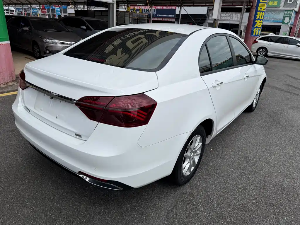 Geely Emgrand 2020 — фото 12